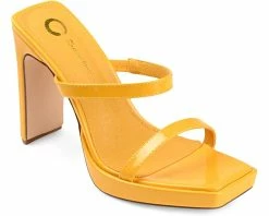 Journee Collection Naivee Pump